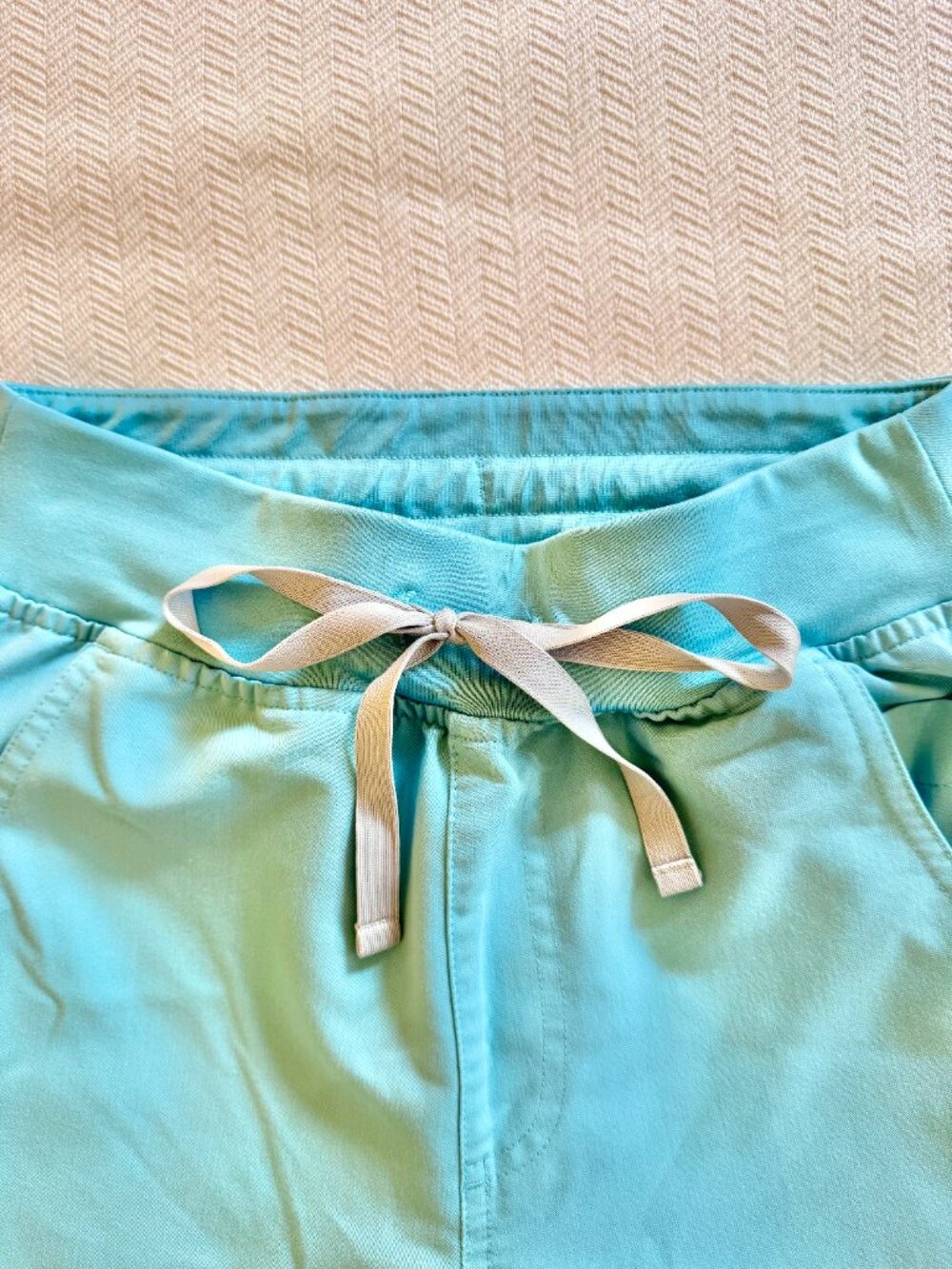 FIGS Scrub Set | Color: Seaglass | Catarina XXS Top, Yola XS Bottom - Picture 6 of 11
